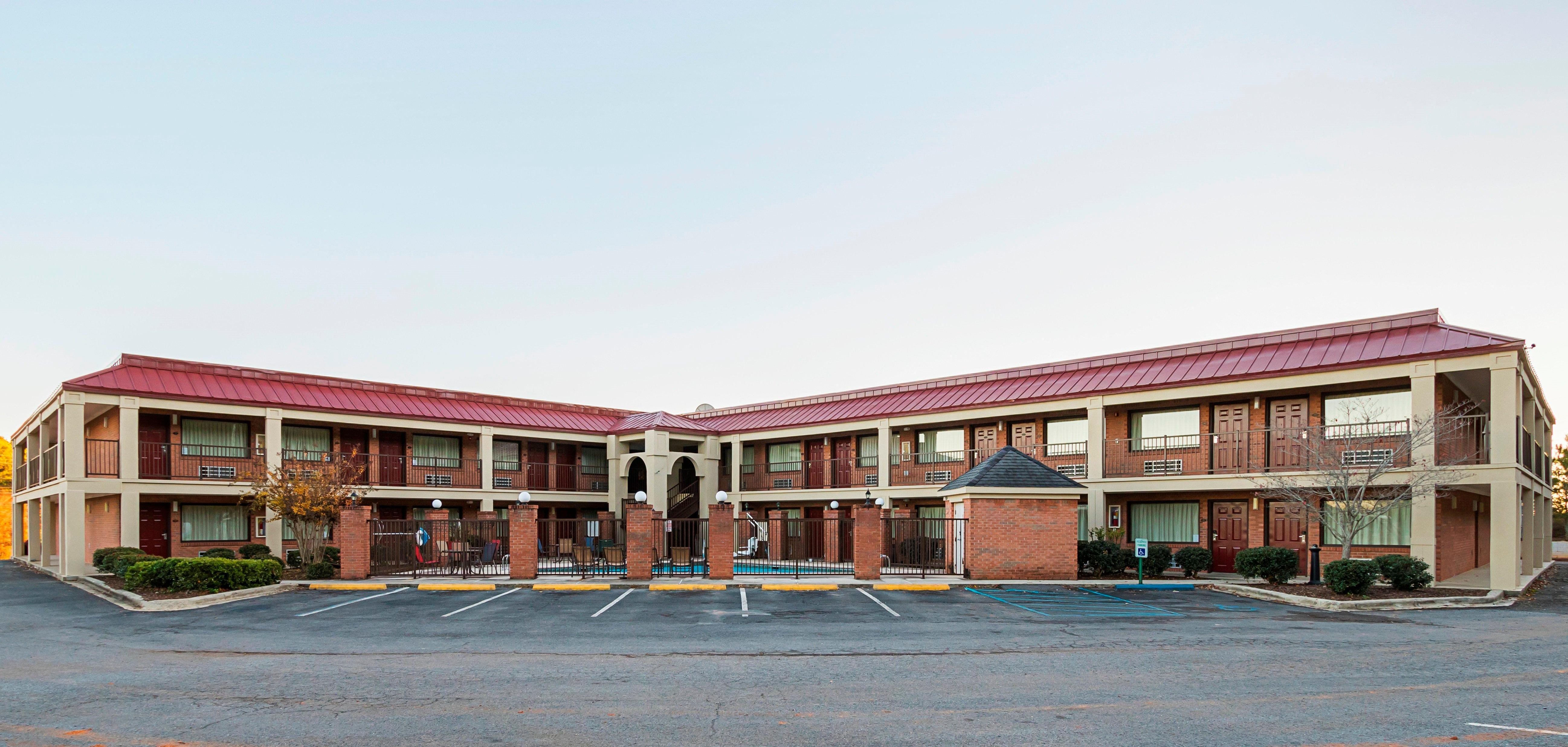 Red Roof Inn & Suites Scottsboro Extérieur photo
